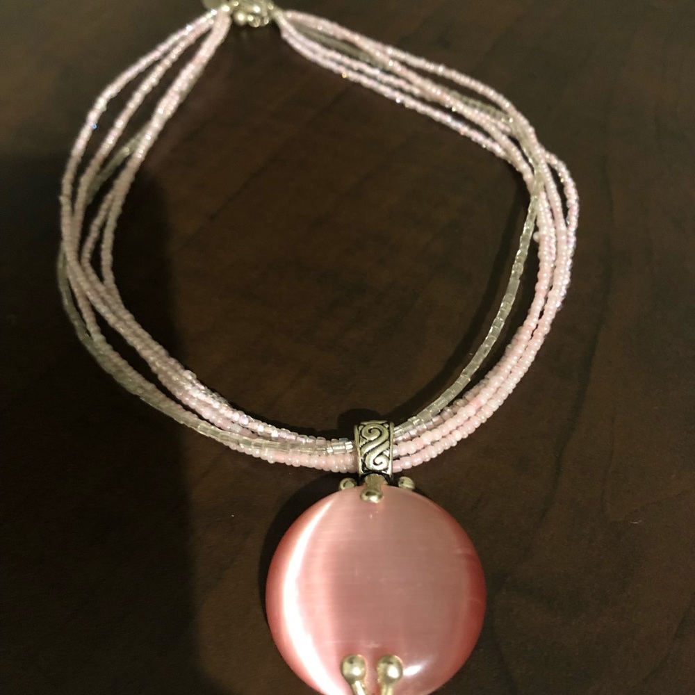 Necklace with detachable pendant